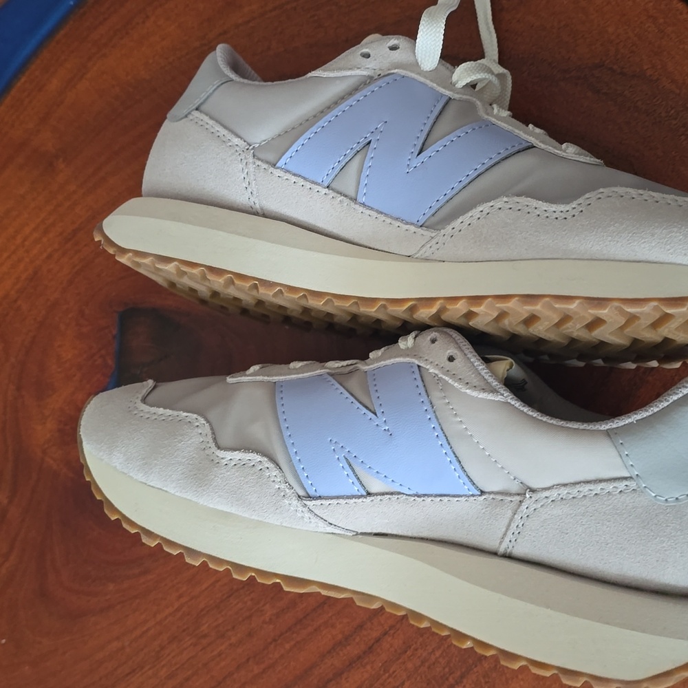 New Balance Women's Sneakers in White and Light Blue - Picture 4 of 4